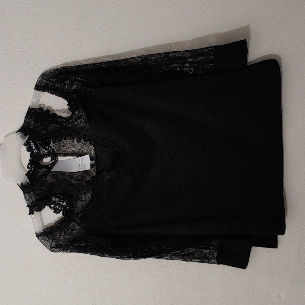 Sheilay Women's Size Small Cold Shoulder Tee with lace sleeves and collar